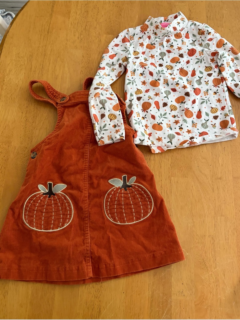 Isaac Mizrahi White Top with Orange and Green Autumn Print